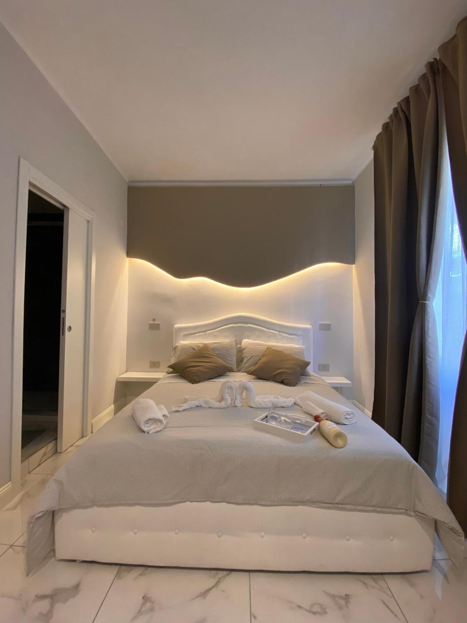 La Dimora Di Marti " Vicino Al Centro Storico Di Napoli" Bed and Breakfast Exteriör bild